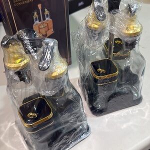 Elegant Black and Gold Oil and Vinegar Dispenser Set